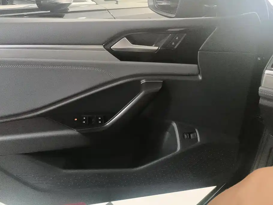 Volkswagen Sagitar 2021