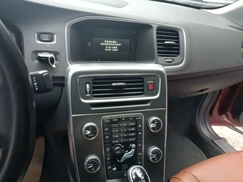 Volvo S60 2015 — фото 13