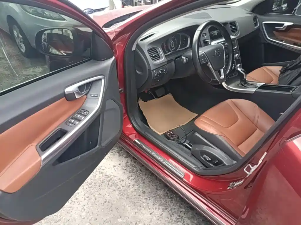Volvo S60 2015 — фото 16