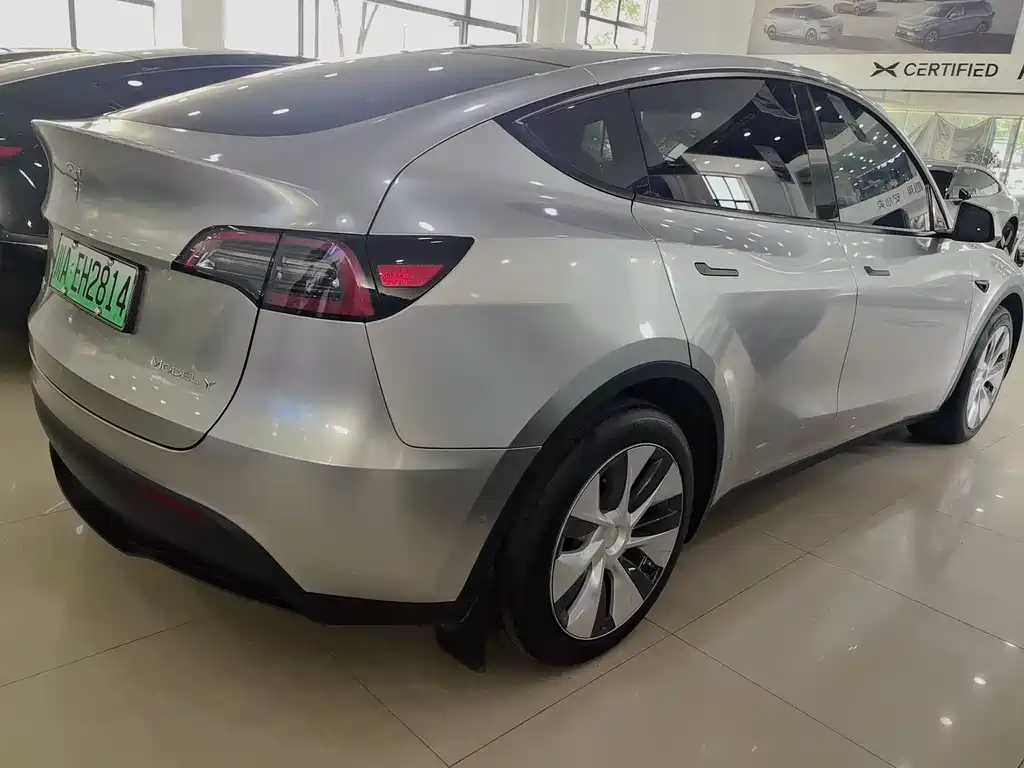 Tesla Model Y 2023 — фото 9