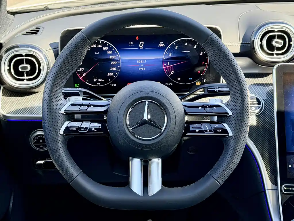 Mercedes-Benz C-Class 2025 — фото 13