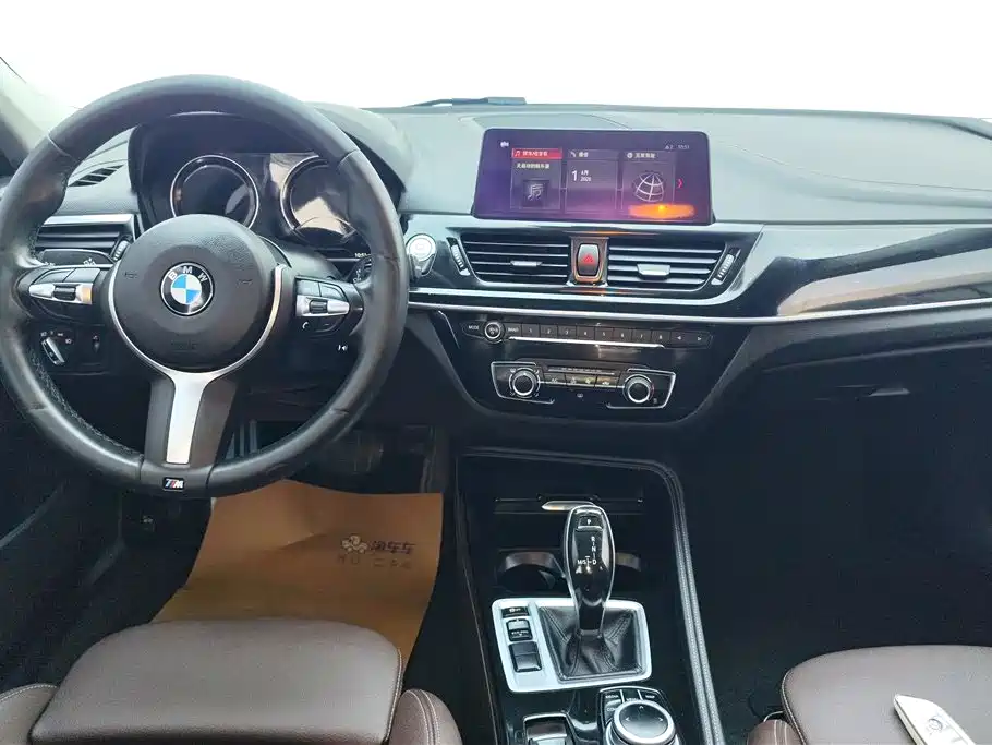 BMW 1 Series 2021 — фото 12