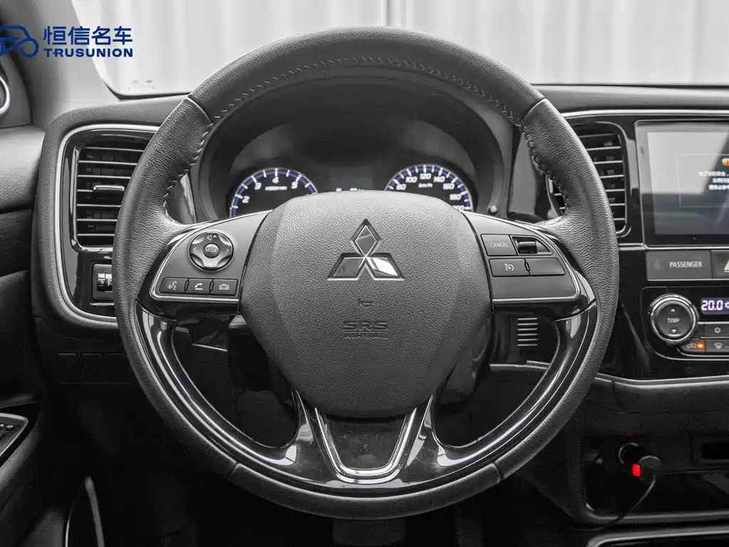 Mitsubishi Outlander 2020 — фото 16