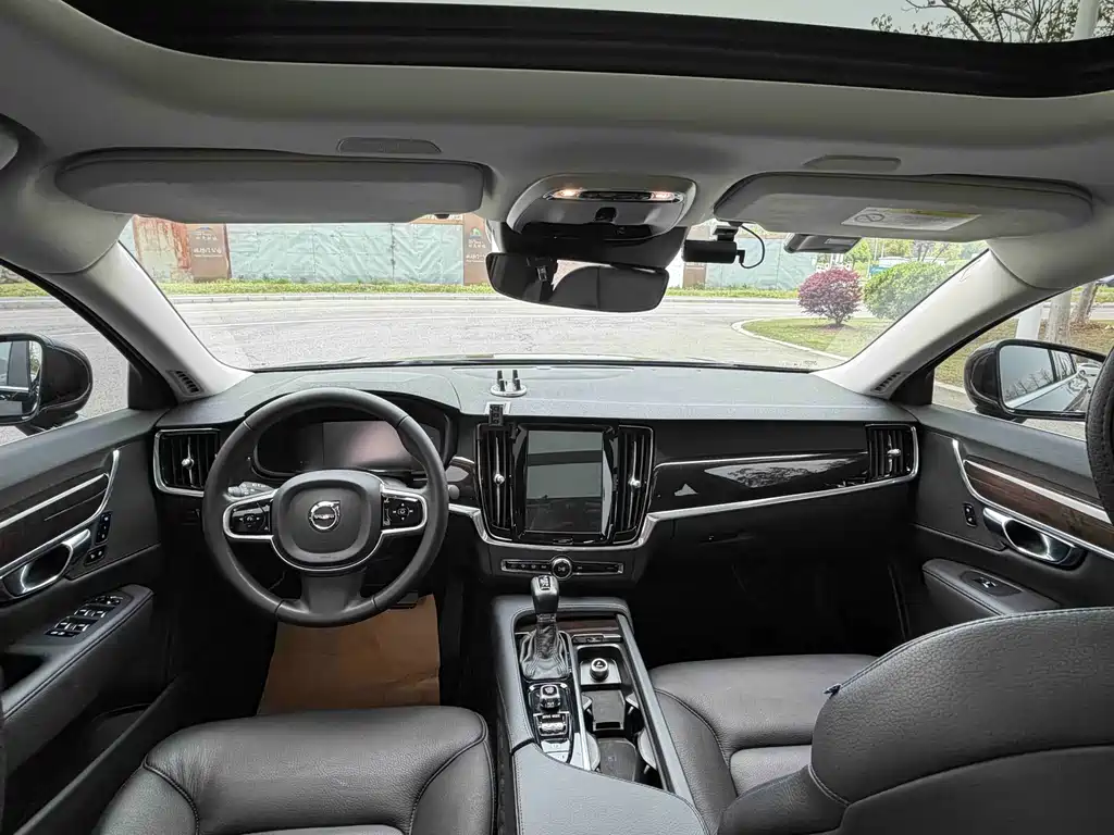 Volvo S90 2018 — фото 11