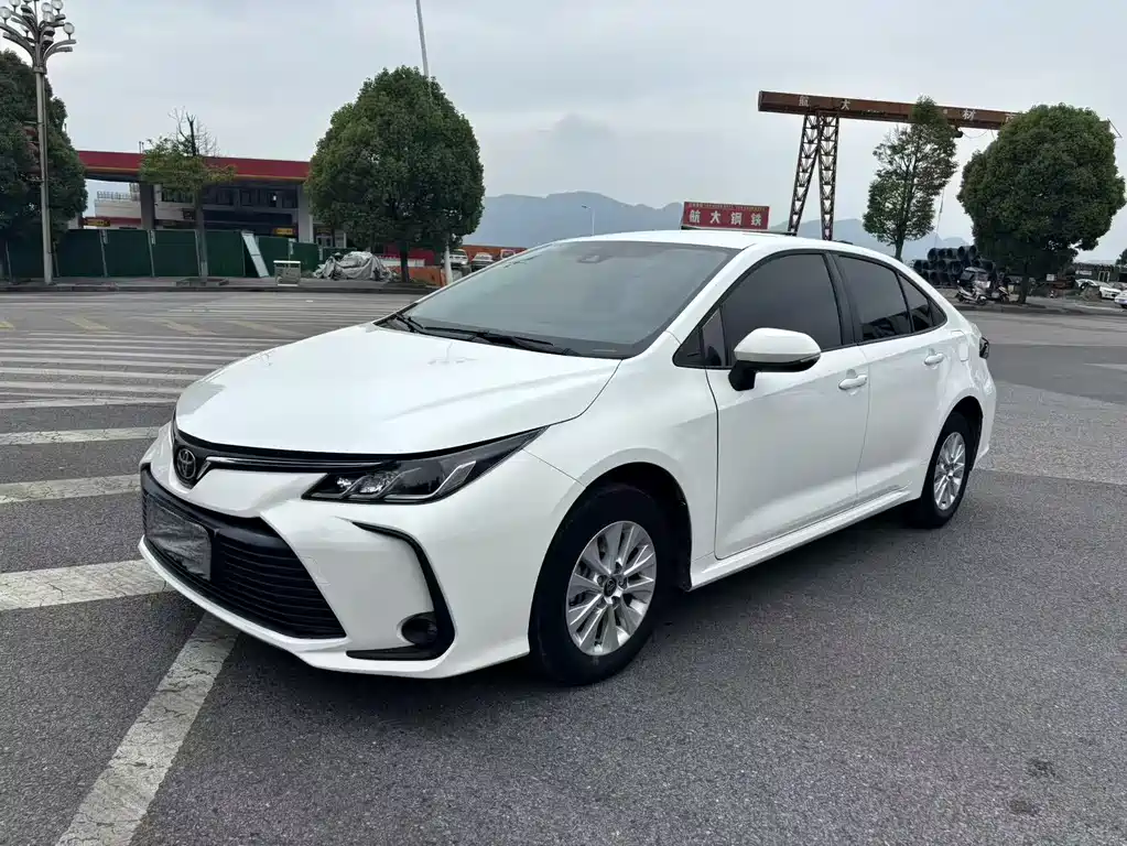 Toyota Corolla 2023 — фото 3
