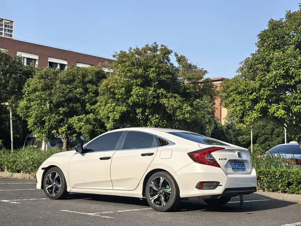 Honda Civic 2019 — фото 10