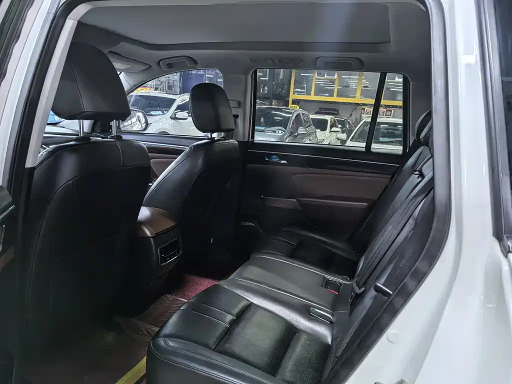 GAC Motor Trumpchi GS8 2018 — фото 10