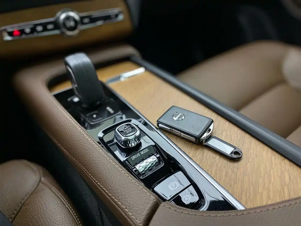 Volvo XC90 2022 — фото 10