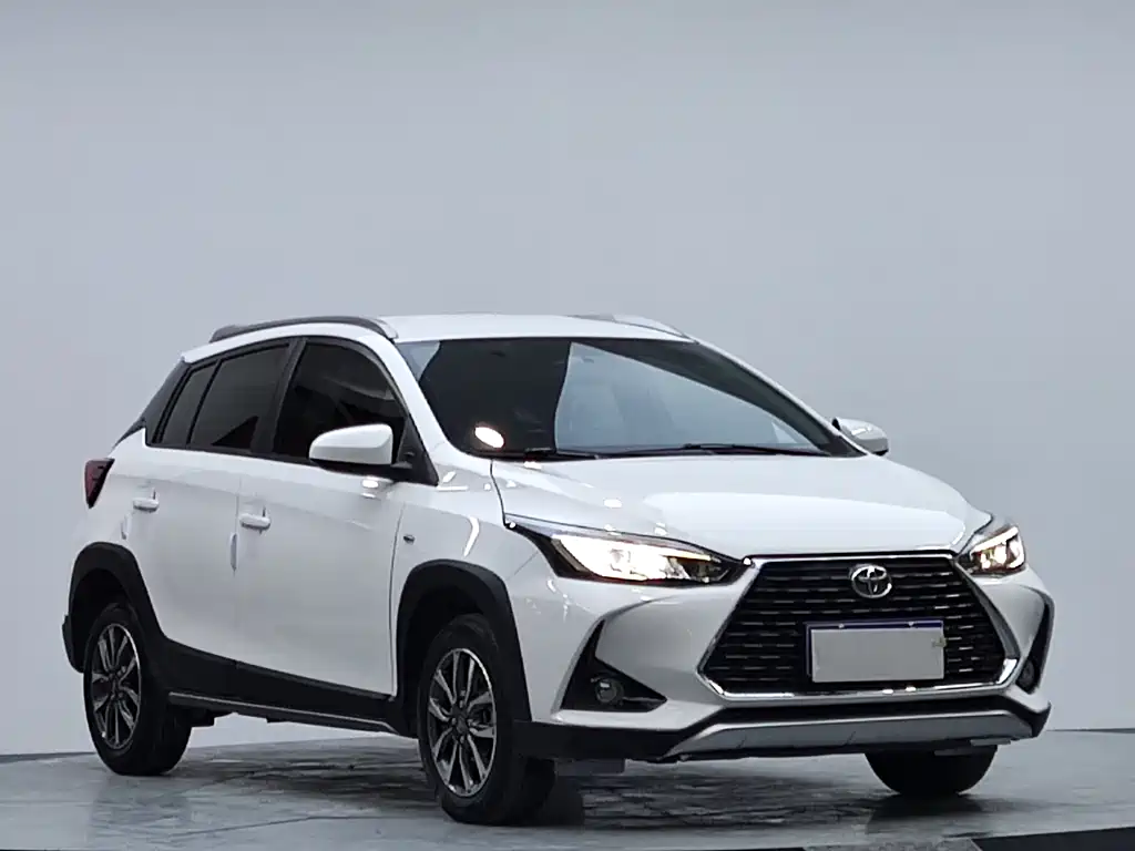 Toyota Yaris L 2022 — фото 3