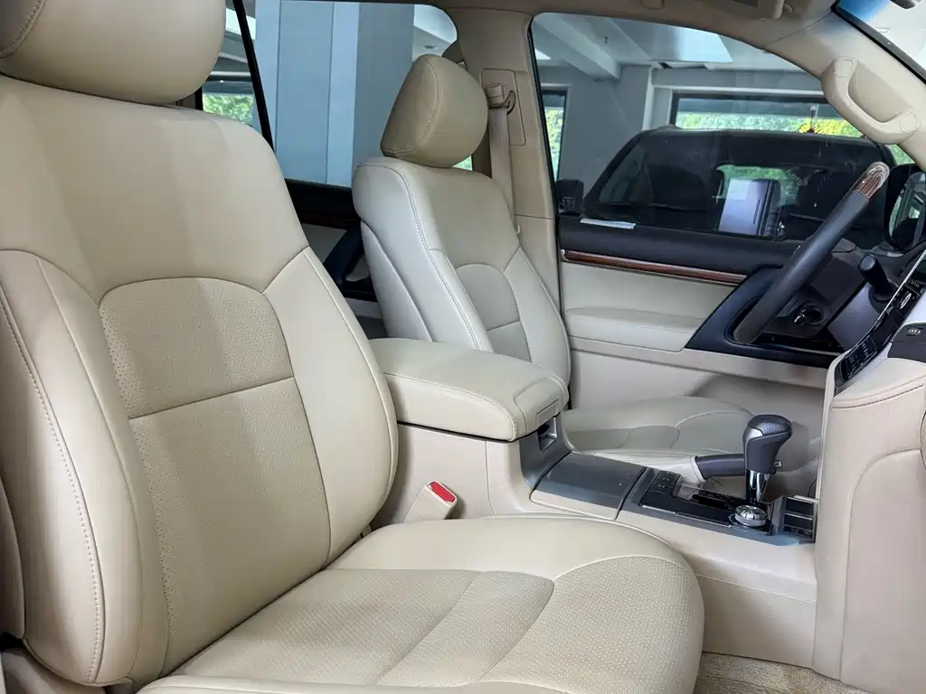 Toyota Land Cruiser 2017 — фото 11