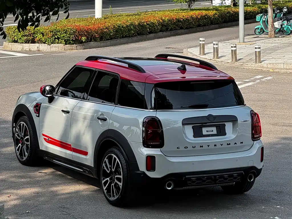 MINI JCW Countryman 2022 — фото 15