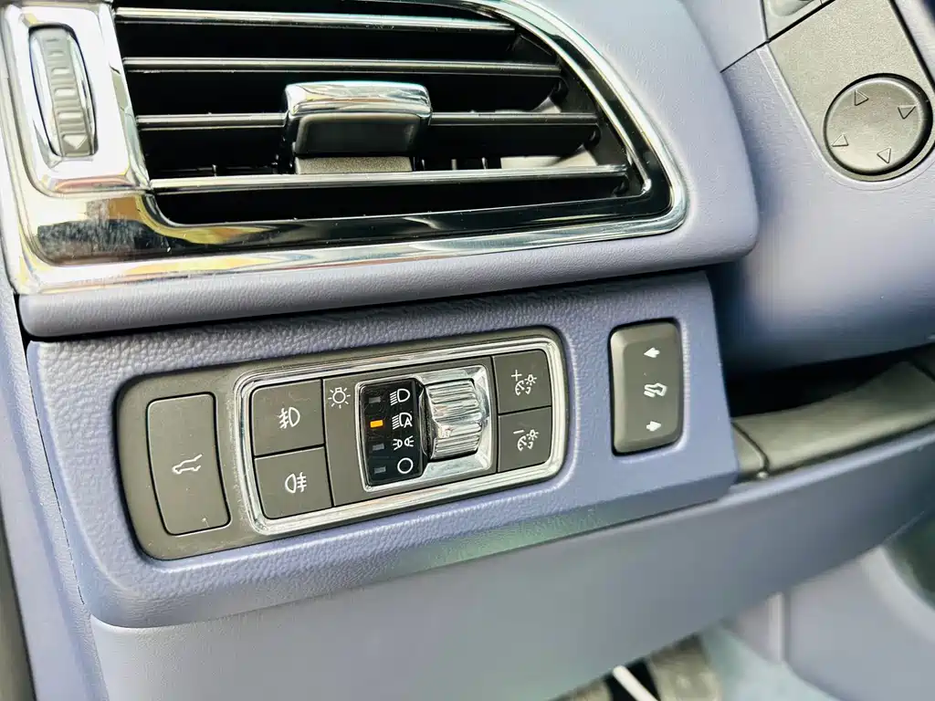 Lincoln Navigator One 2023 — фото 7