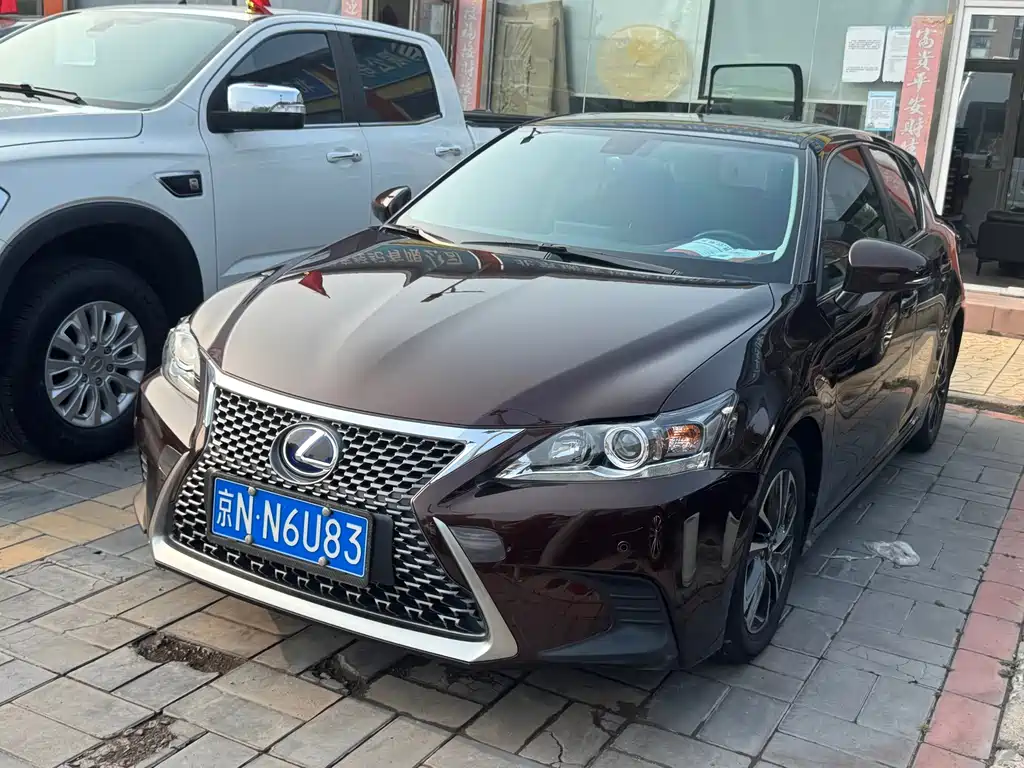 Lexus CT 2018 — фото 1