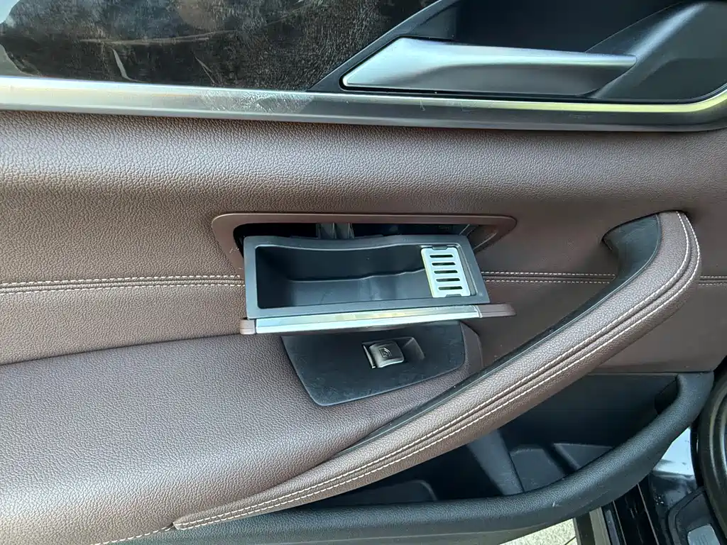 BMW 5 Series 2018 — фото 10