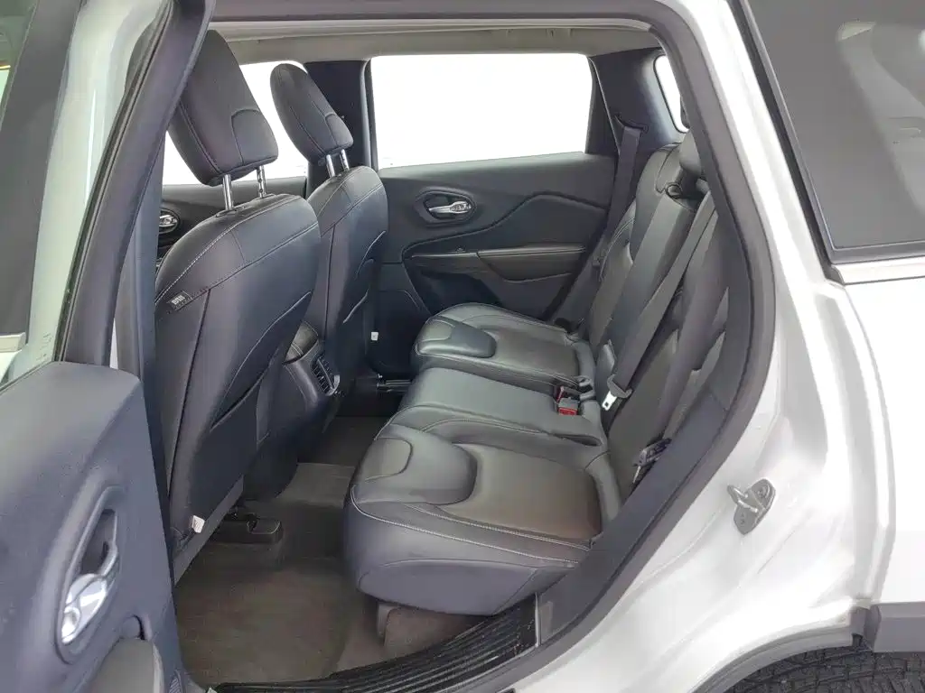 Jeep Cherokee 2021 — фото 15