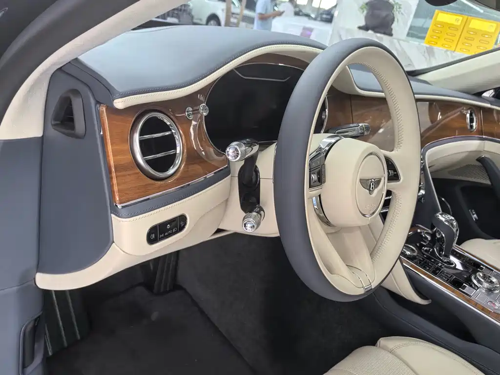 Bentley Flying Spur 2022 — фото 13