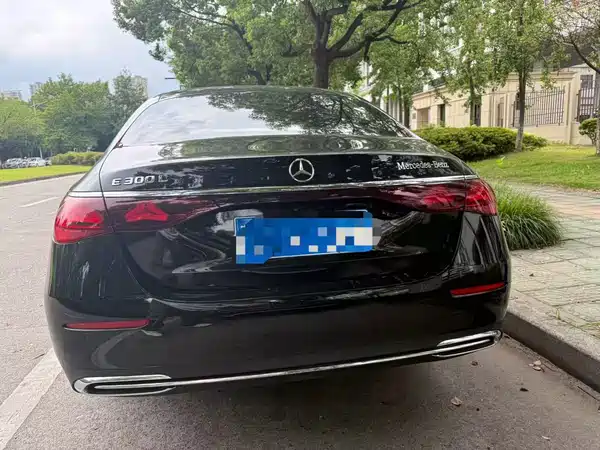 Mercedes-Benz E-Class 2025