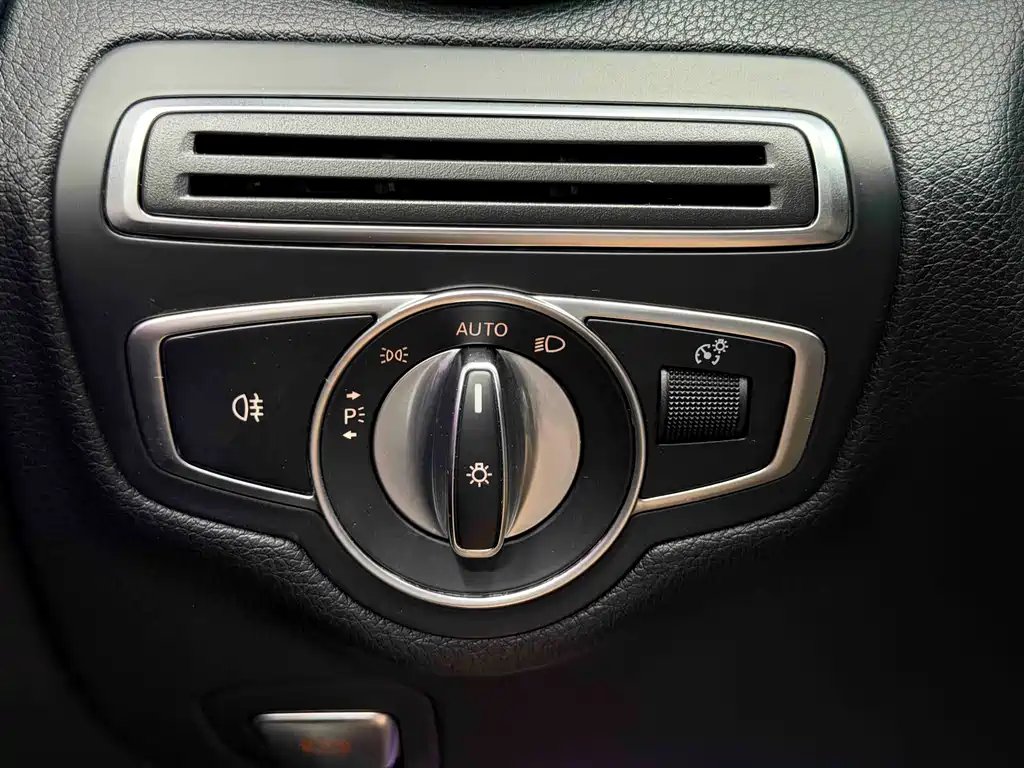 Mercedes-Benz C-Class 2019 — фото 49