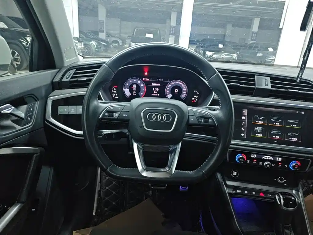 Audi Q3 2021 — фото 11