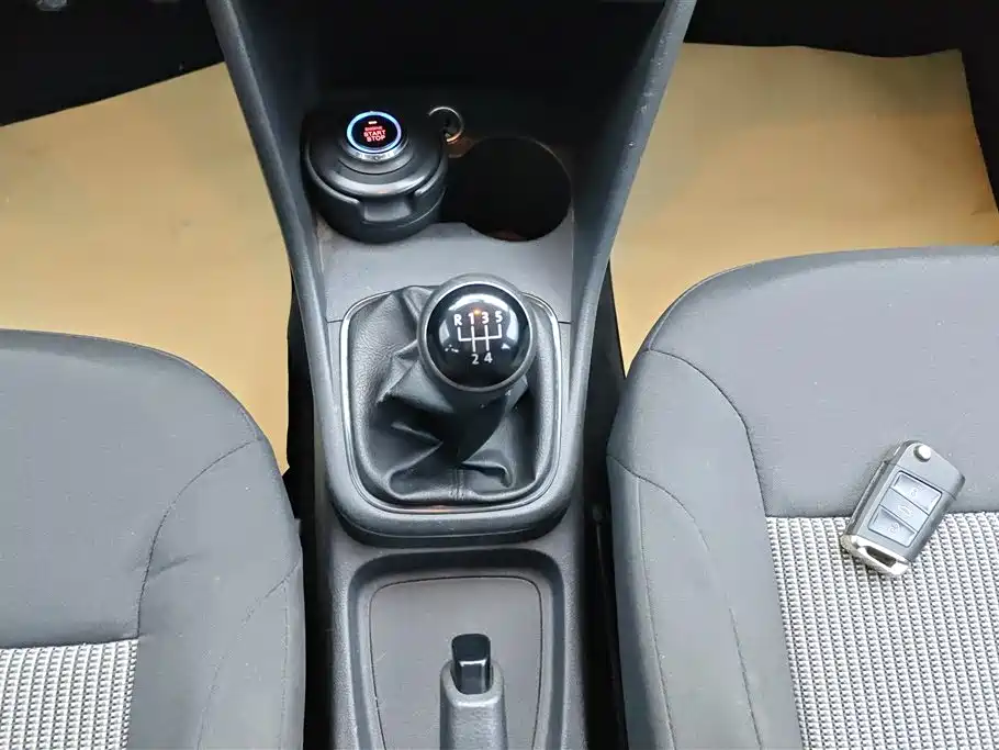 Volkswagen Polo 2015 — фото 16