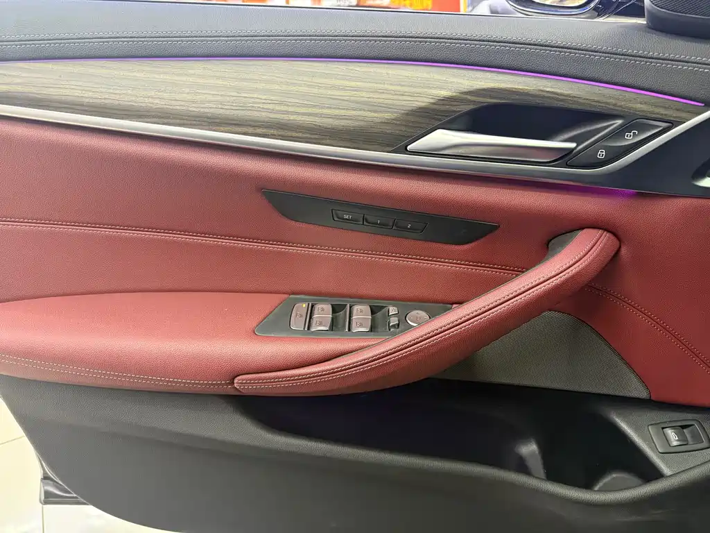 BMW 5 Series 2021 — фото 18