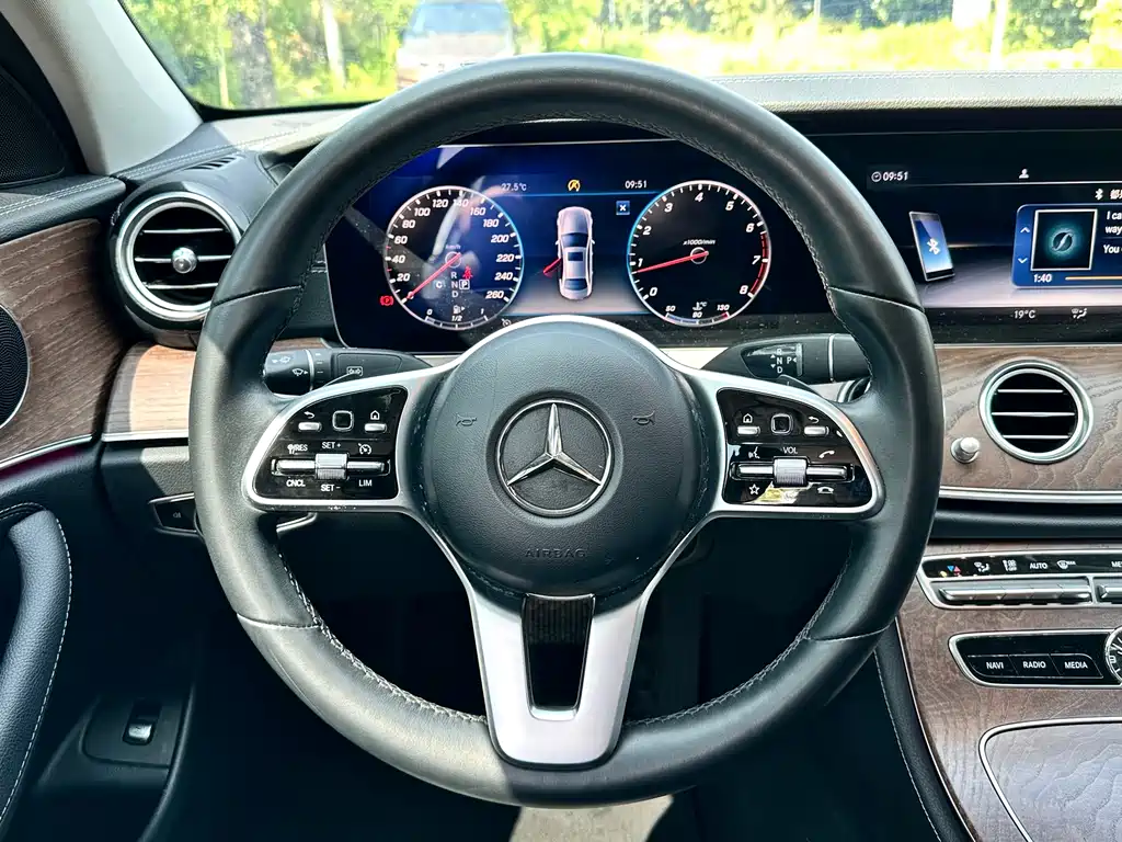 Mercedes-Benz E-Class 2019 — фото 11