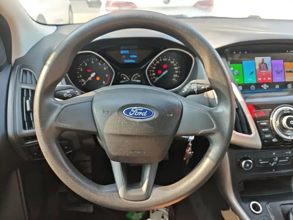 Ford Focus 2016 — фото 11