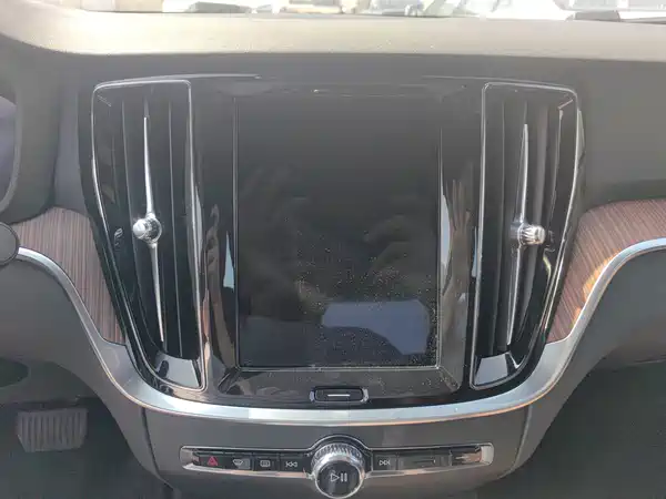 Volvo S60 2025
