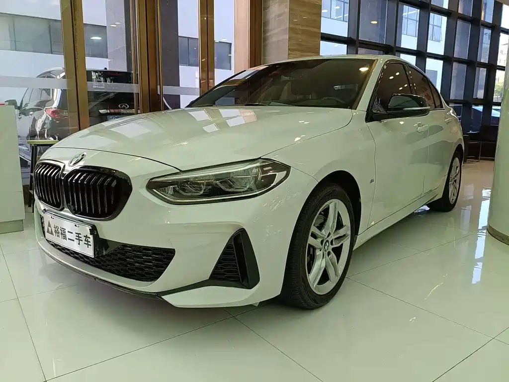 BMW 1 Series 2021 — фото 1