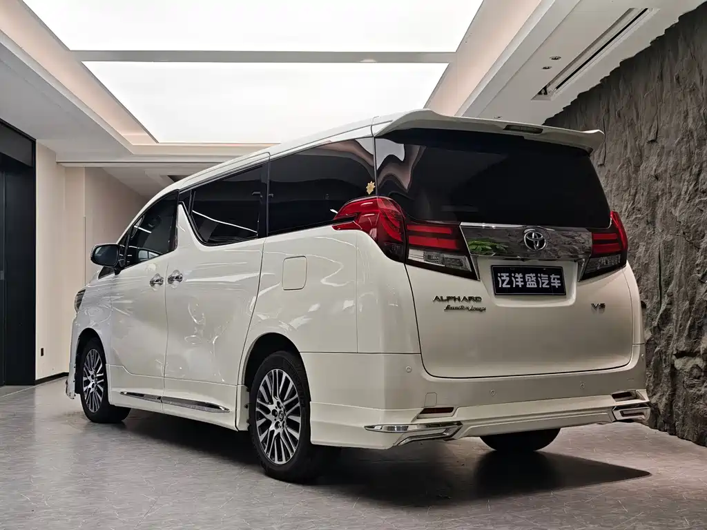 Toyota Alphard 2018 — фото 13