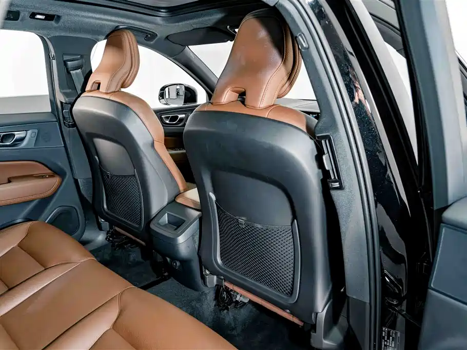 Volvo XC60 2024 — фото 19