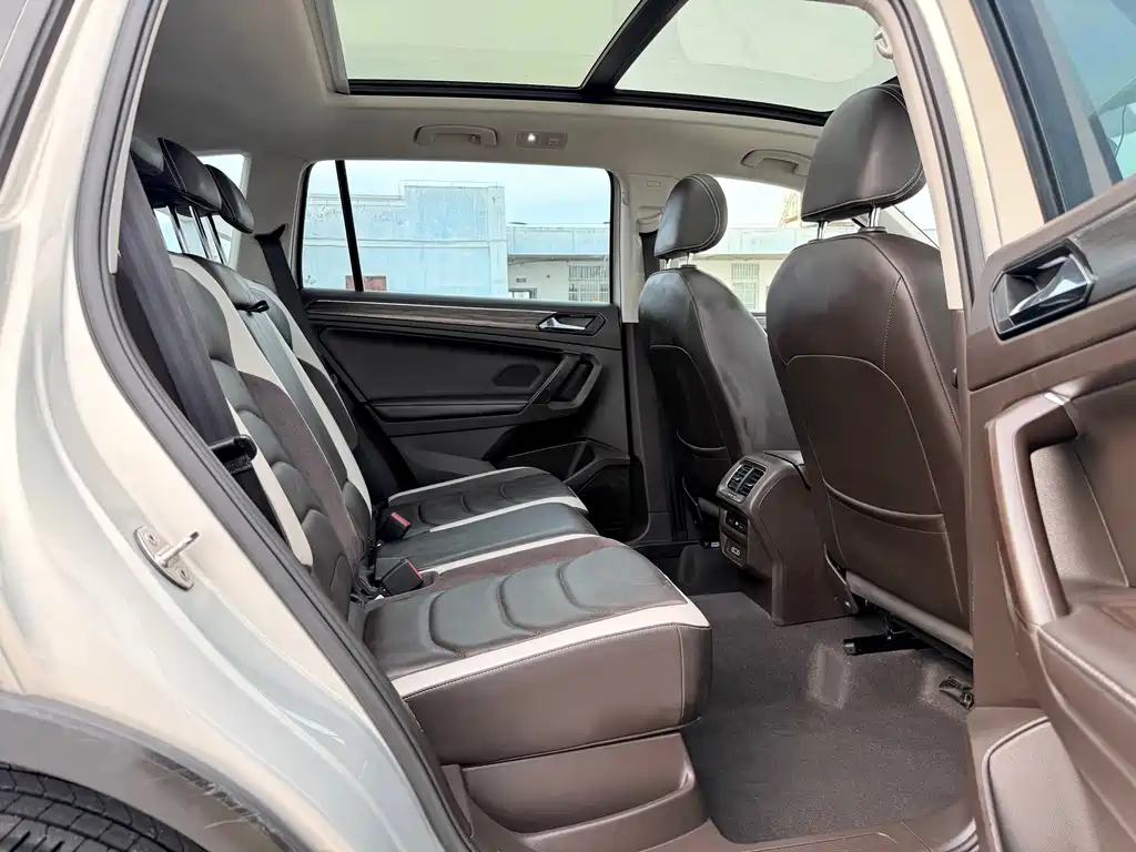 Volkswagen Tiguan L 2017 — фото 12