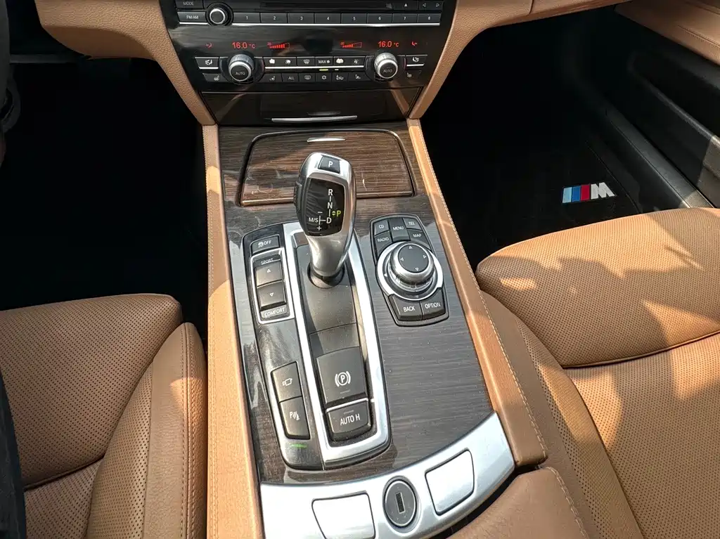 BMW 7 Series 2012 — фото 13