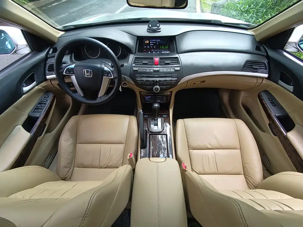 Honda Accord 2010 — фото 13