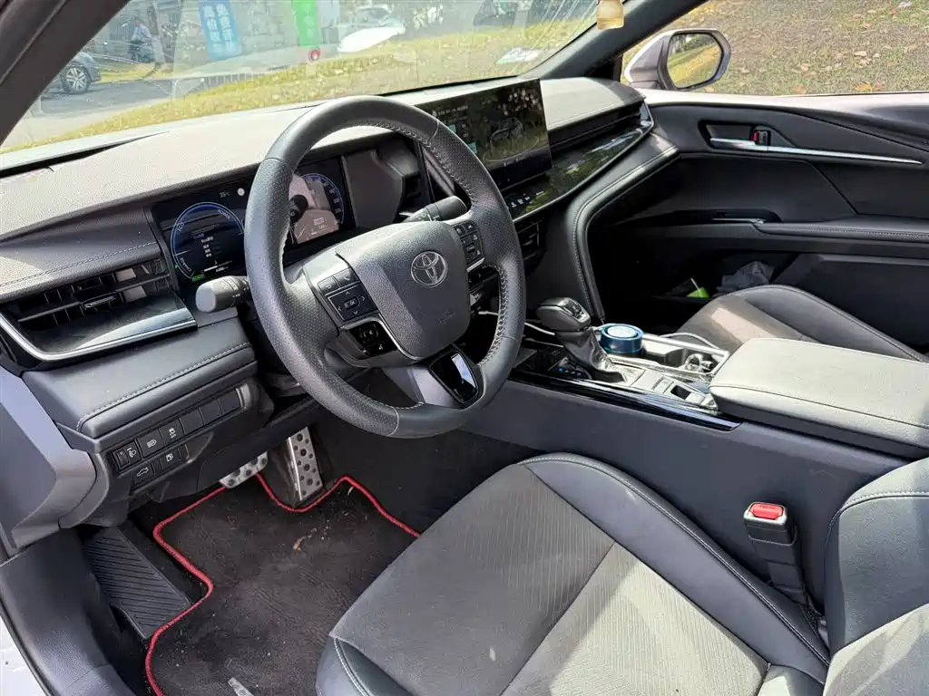 Toyota Camry 2025 — фото 7