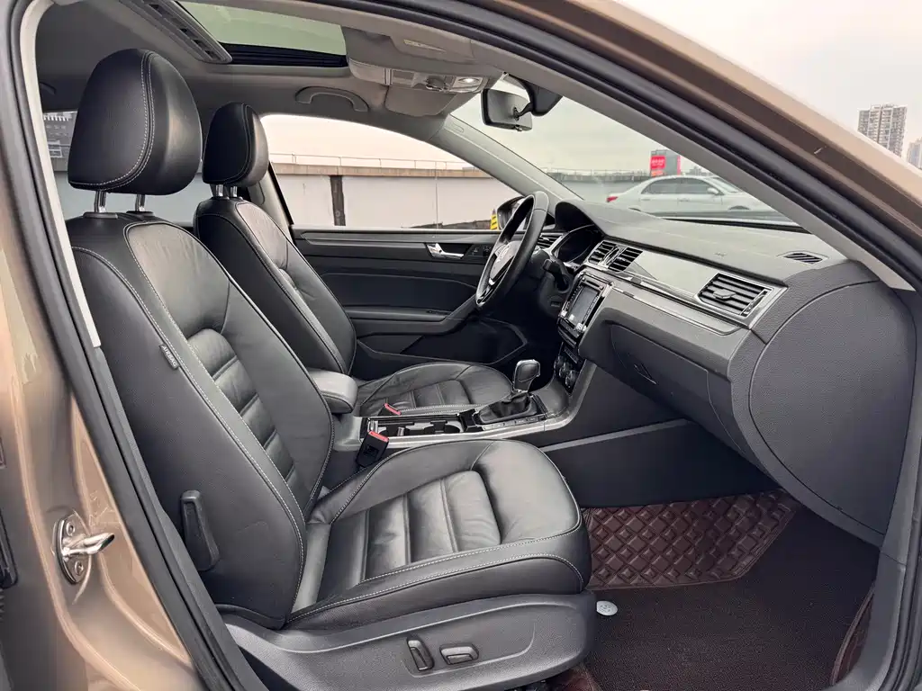 Volkswagen Passat 2017 — фото 12