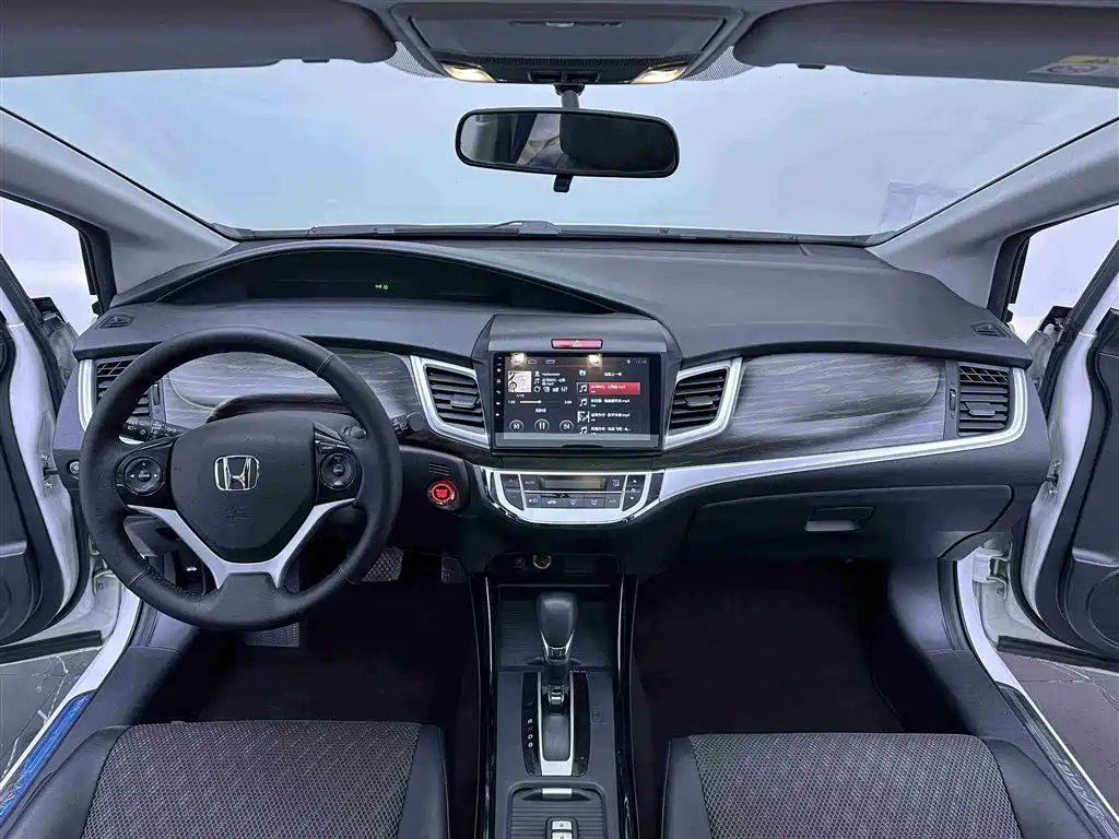 Honda Jade 2017 — фото 12