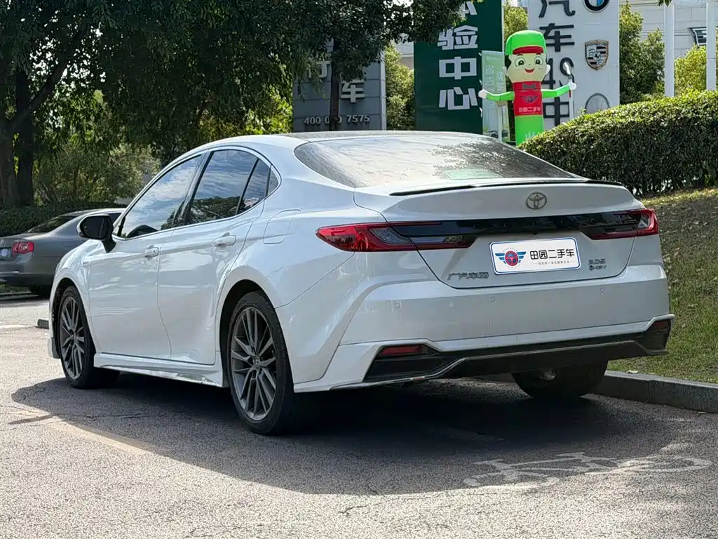 Toyota Camry 2025 — фото 4