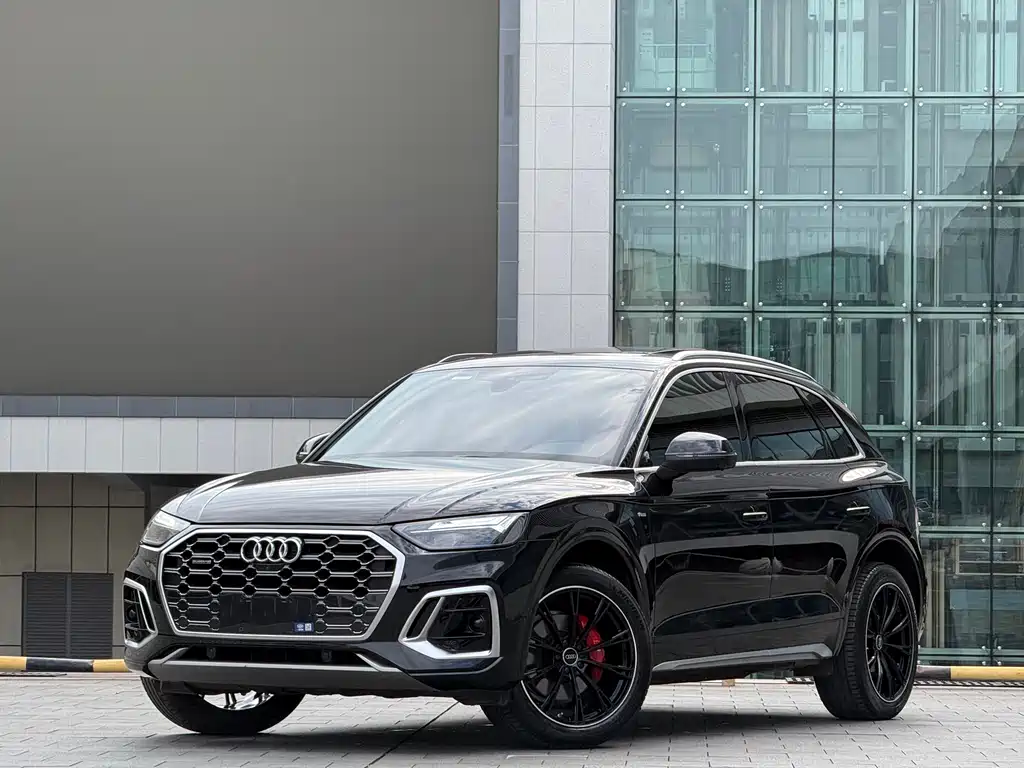 Audi Q5L 2022 — фото 1