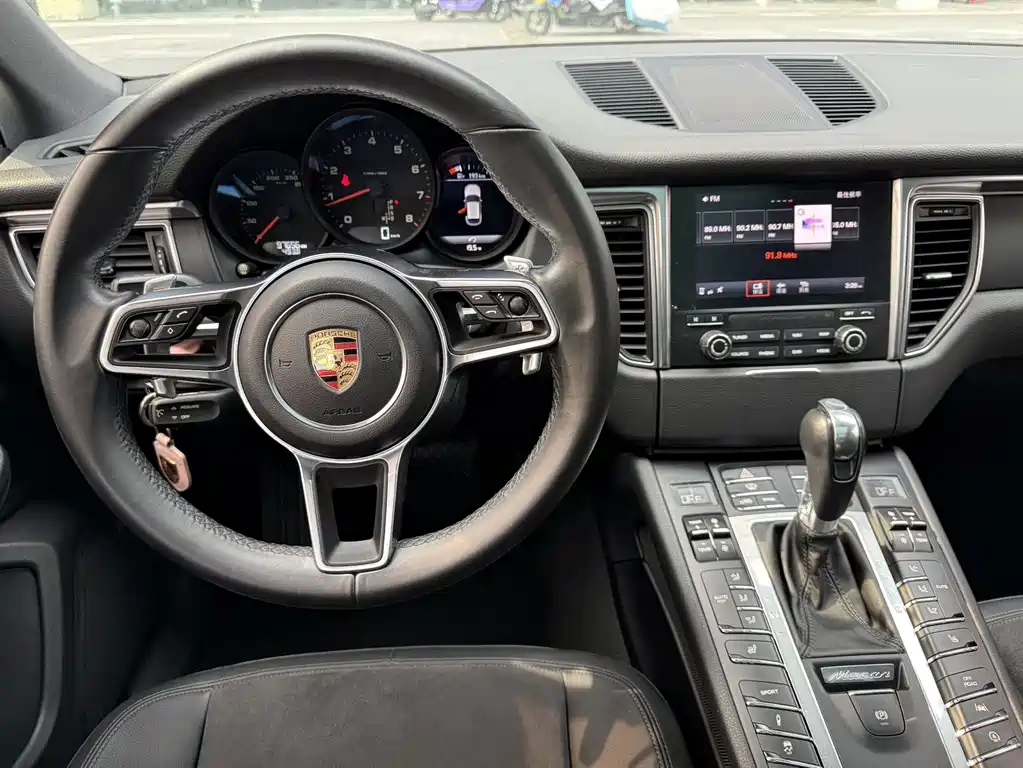 Porsche Macan 2017 — фото 12