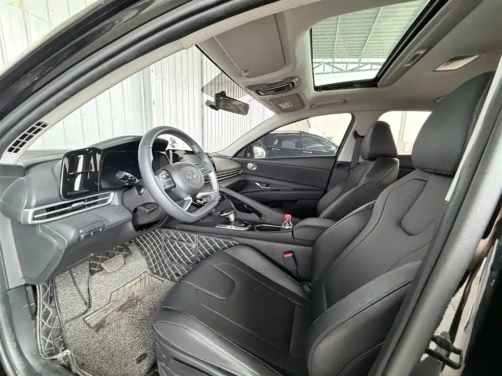 Hyundai Elantra 2023 — фото 10