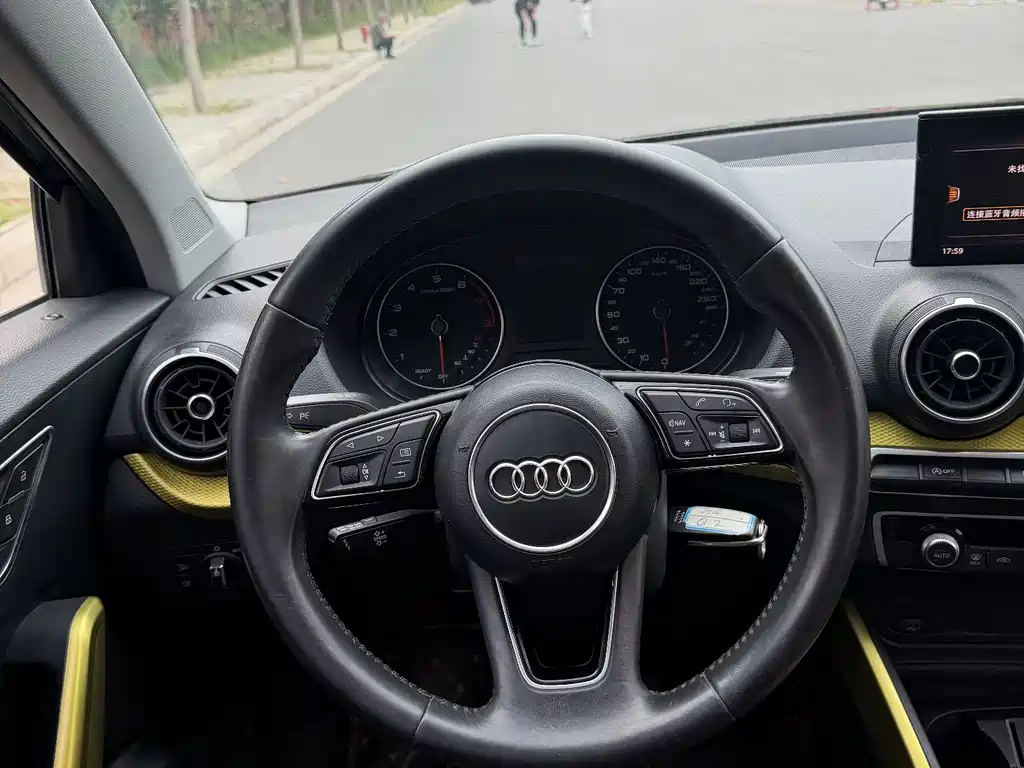 Audi Q2L 2019 — фото 8