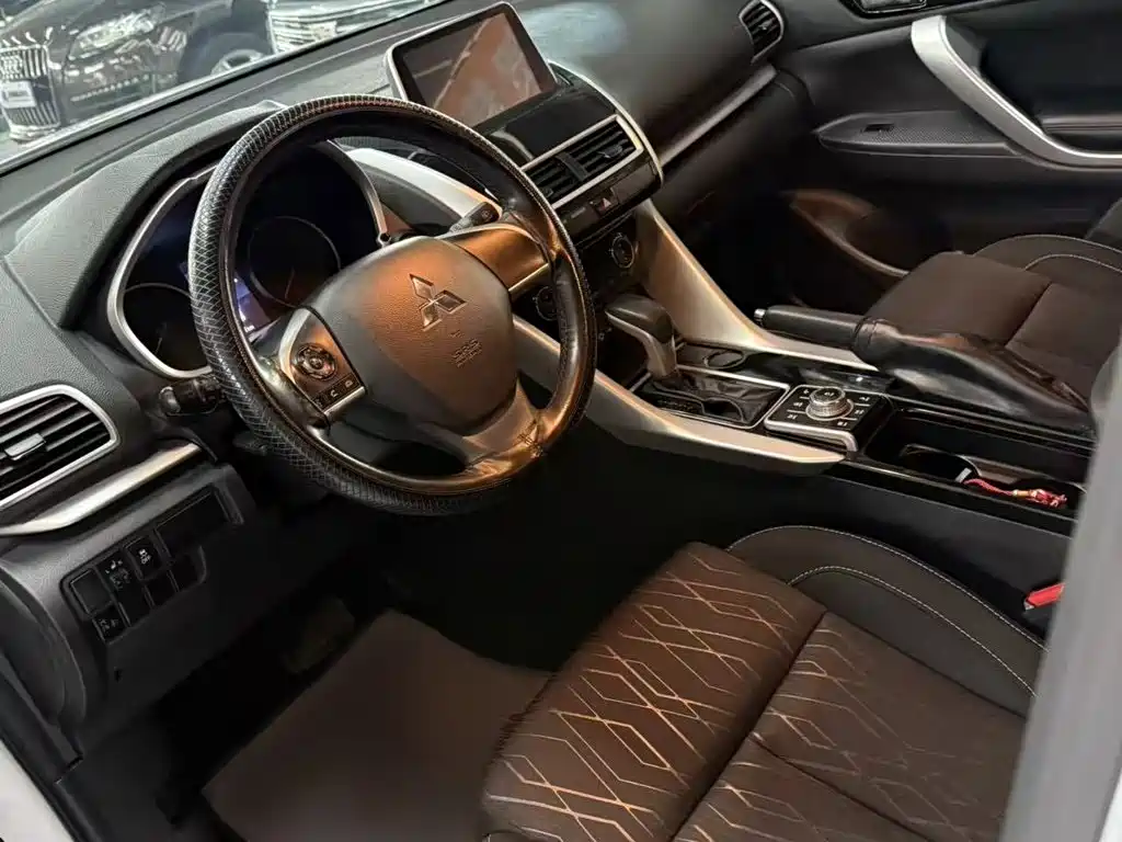 Mitsubishi Eclipse Cross 2020 — фото 9