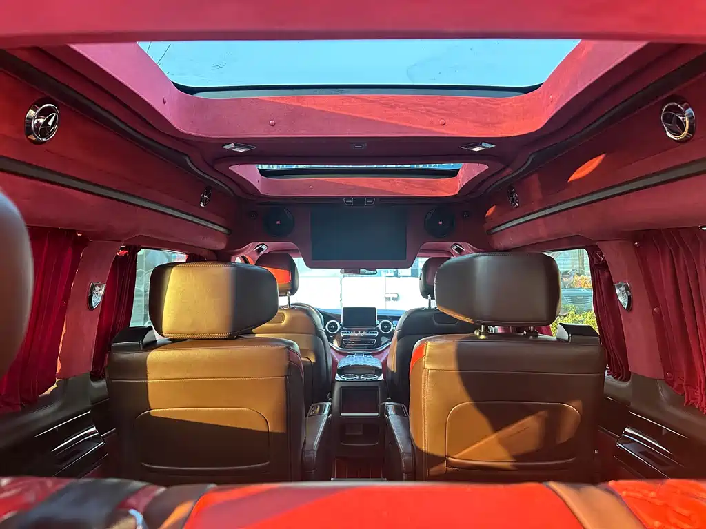 Mercedes-Benz V-Class 2020 — фото 17