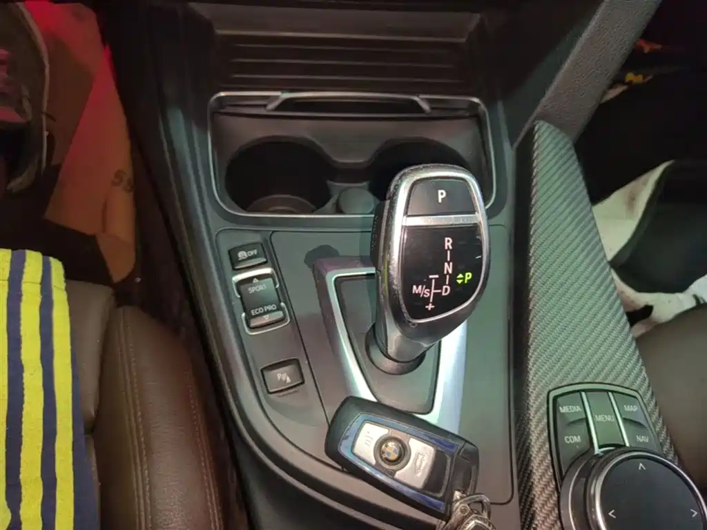 BMW 3 Series 2019 — фото 14