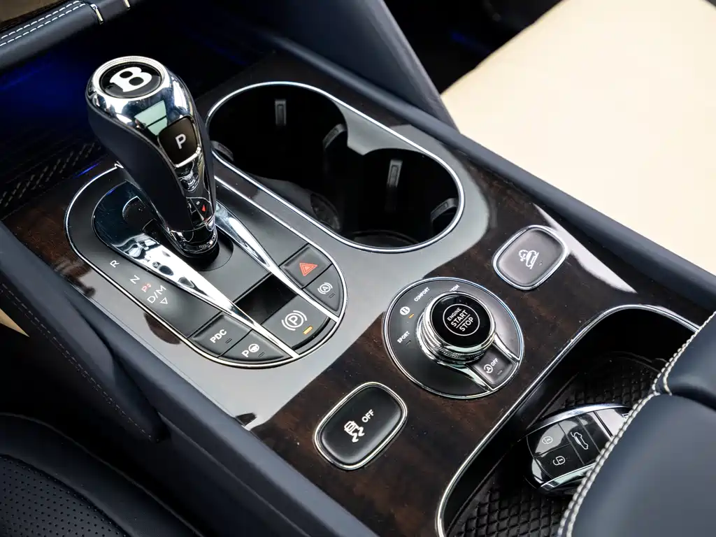 Bentley Bentayga 2022 — фото 11