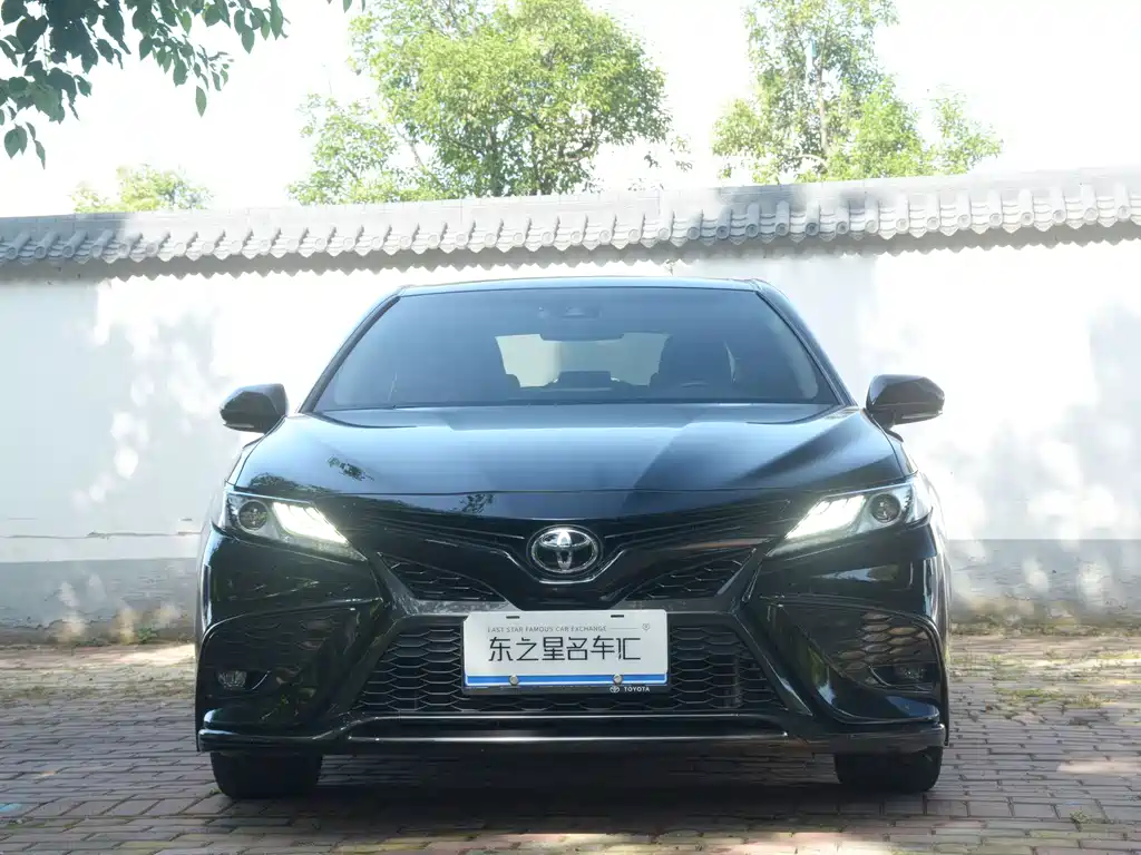 Toyota Camry 2023 — фото 2