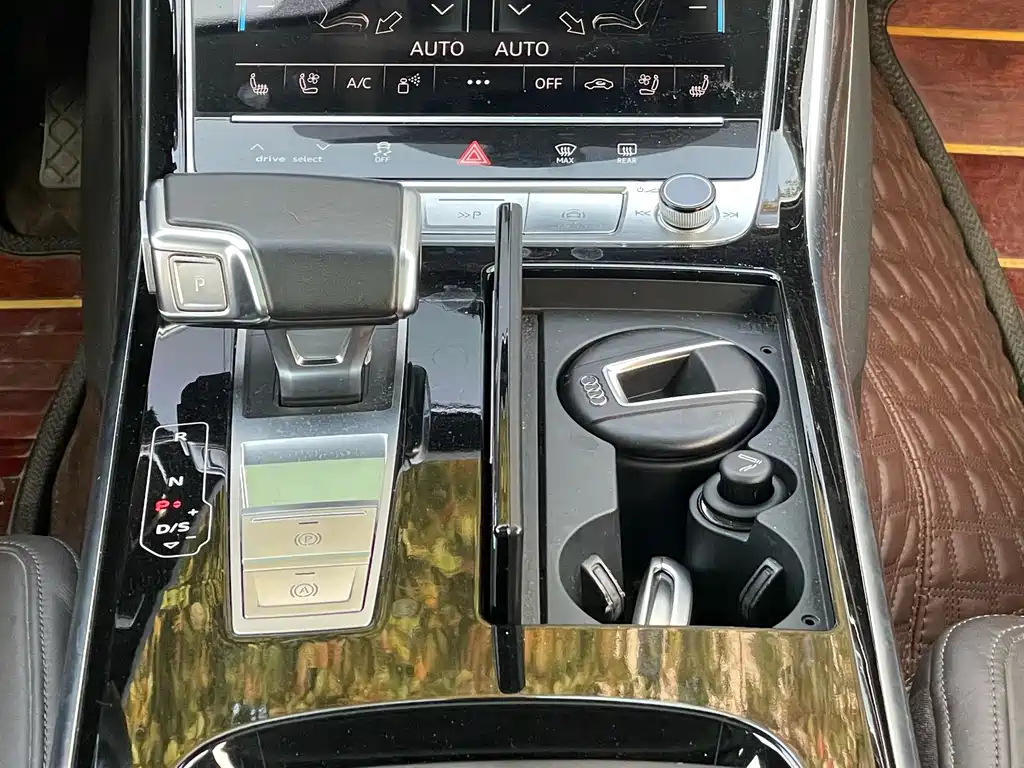 Audi A8 2021 — фото 10