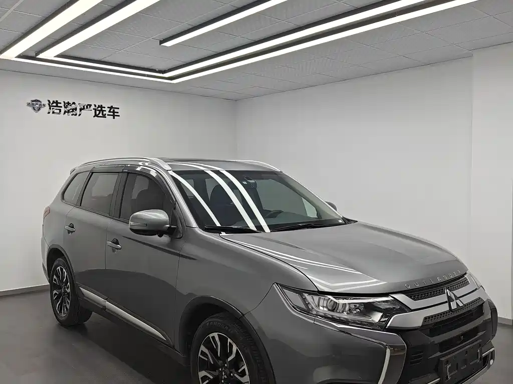 Mitsubishi Outlander 2020 — фото 3