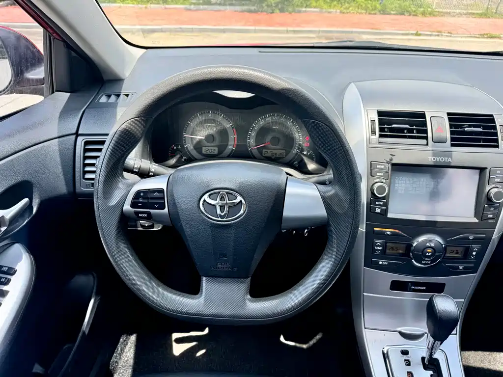 Toyota Corolla 2014 — фото 10